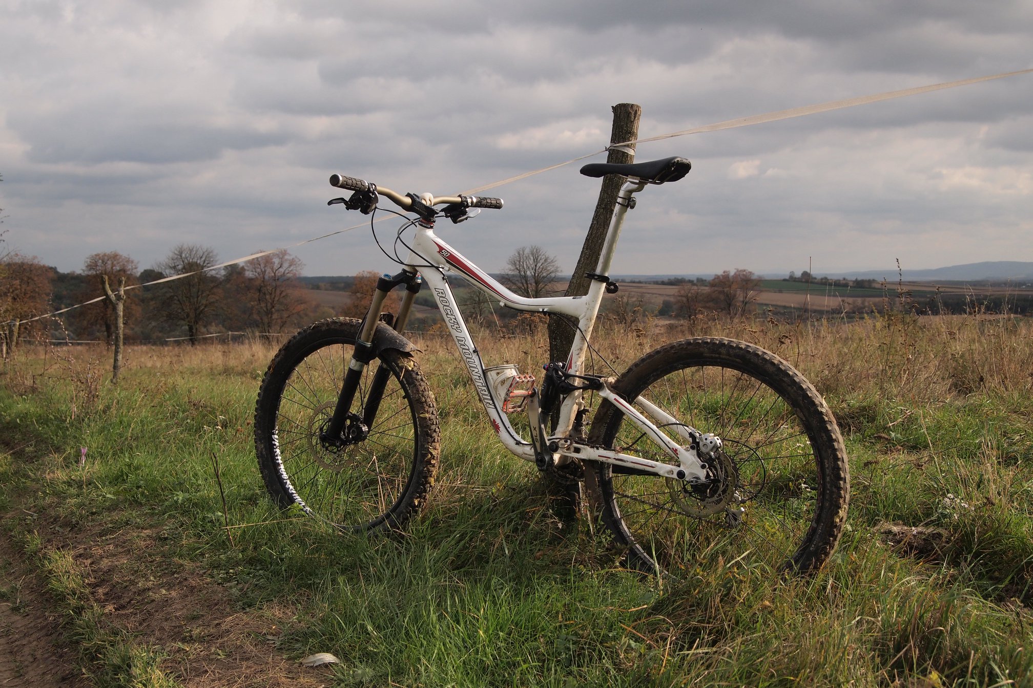 Read more about the article Rocky Mountain full suspension bike